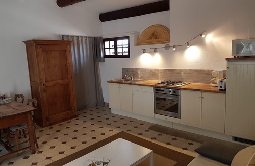 Domazan House | Between Avignon and Pont du Gard Mas Provencal for 2 to 4 people