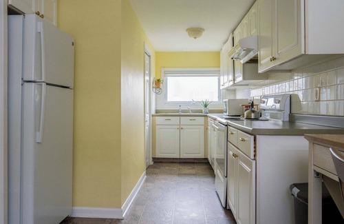 Easton's Point House | Between Beaches Summa