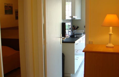 Roquebrune-Cap-Martin Apartment | Between Monaco and Italy, in a building facing the sea, T2 renovated and fully equipped
