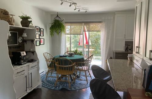 St. Jerome House | Between Montreal and Tremblant, complete home close to 3 services.