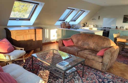 Guerlesquin House | Between sea and countryside, gîte with terrace, veranda and garden