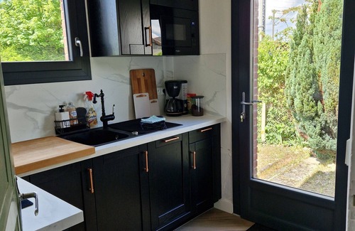 Oissel House | Between station and Seine Renovated family home. Pets welcome!