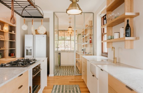 Kalk Bay Apartment | Between The Mountain And The Sea