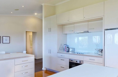 Green Point House | Between the ocean and the lake