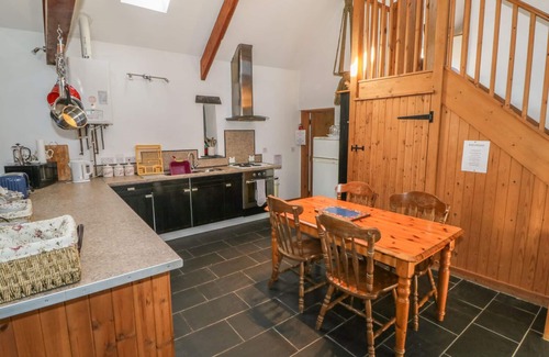 Brynrefail Cottage | BEUDY BACH, pet friendly, character holiday cottage in Y Felinheli