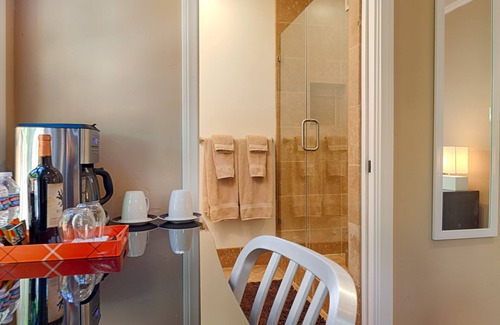 Fairfax District House | Beverly Grove Garden Suite