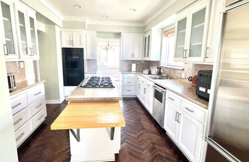 Pico - Robertson House | Beverly Hills Dream Home, Stunning Views! 5BR with Pool, Spa and Game Room!