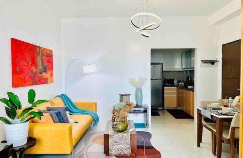 Pinagsama Condo | BGC Luxury Condo - Pool & Wi-Fi - Suite 14