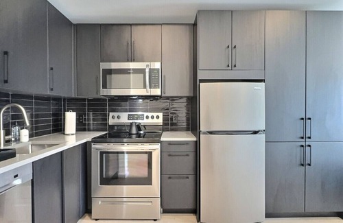 Five Points South Apartment | Bham Studio | Tesla Rides + Gym + Walkability