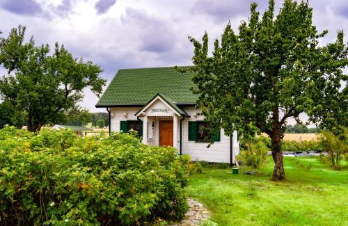 Rawa Mazowiecka Cabin | Biały Domek w Ogrodzie Różanym