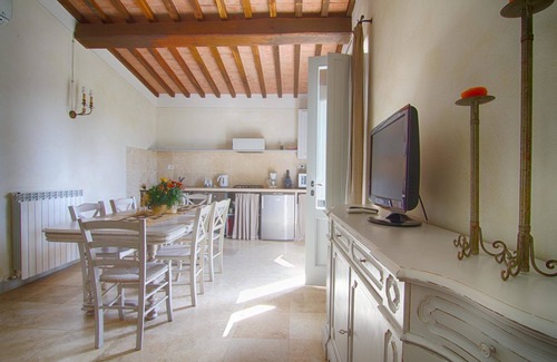 Sovicille Apartment | Bianco 2 bedroom 2 bathroom apartment