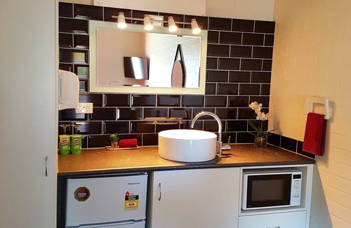 Hay Hotel | Bidgee Motor Inn