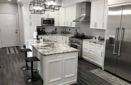 Riverside House | Big 3 story house near stadiums, aquarium, museums, 5 bedrooms, parking
