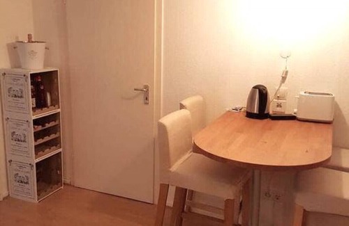 Hohenfelde Apartment | Big 5 Room City Apartment+Metro,Clean+free Wifi