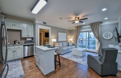 Tuscaloosa Condo | Big Al's Den -Walk to stadium, the strip, and Downtown Tuscaloosa!