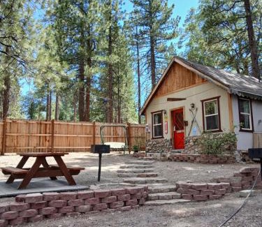 The Village House | Big Bear Lake - Tulip Lane Cabin #26