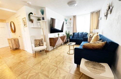 Prince's Apartment | Big Ben Panorama, Parliament View, 3 bedrooms, Central London, Luxurious flat for 6 guests