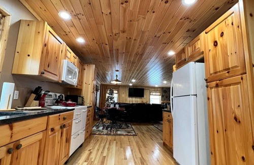 Curtis Township House | Big Buck Lodge 🦌- Insta-worthy, 360 Scenic Views & Pet Friendly 🐾!