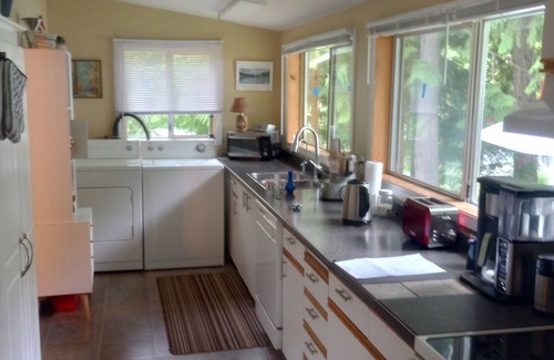 Fauquier Cottage | Big Bud Lavender, Hot Springs and Golf @ the Cozy W. Kootenay Lavender Cottage