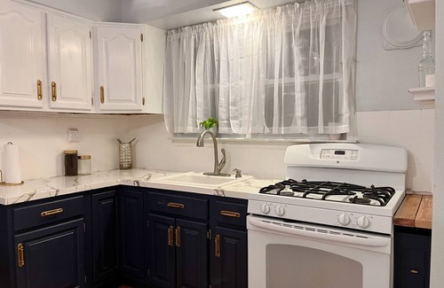 Southeast Yonkers Apartment | Big City Haven | Safe & Spacious 2BR Retreat near NYC w/Porch, Sleeps 7