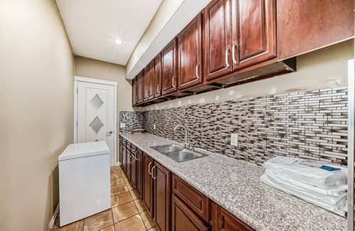 Symons Valley House | Big Family & Group-Friendly 9BR Home in NW Calgary