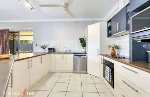 Rosebery House | Big Family Home | Outdoor Entertaining & BBQ