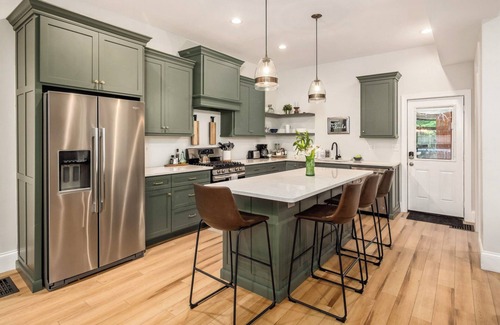 Victorian Village House | Big Grey | 3 Suites | 5 Queens | OSU 1/2mi