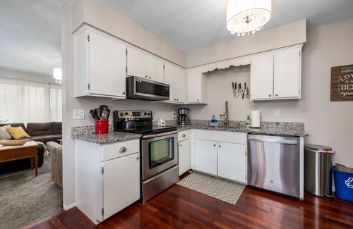 Midway House | Big Group Stay In Midway 12 Beds Central Location