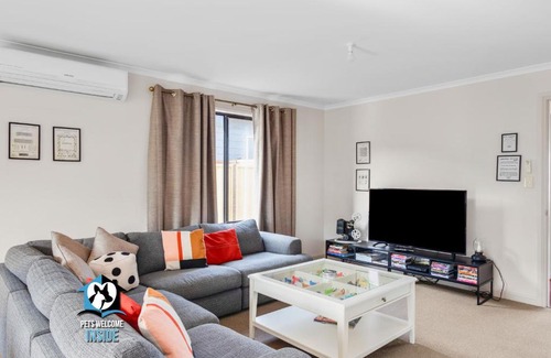 Encounter Bay House | Big House with Views and Fab Pop Culture Vibe