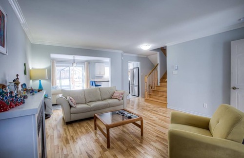 Dollard-des-Ormeaux House | big housengymnbedroomnbathnshowerncozyncleannfull equippedn