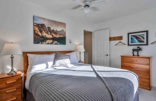 Harvie Heights Apartment | Big Mountain Views - Bright 2-story Corner Unit