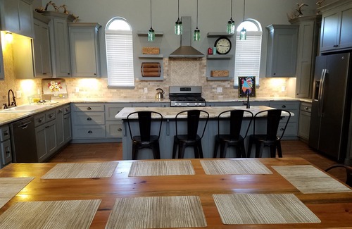 Tie Plant House | BIG OAKS LODGE New Lodge! 3 bedroom, 3 1/2 baths, full kitchen and laundry.