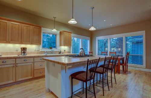 RiverWild House | Big Pine Home on Deschutes River Trail