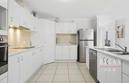 Sandstone Point House | Big Sandstone Point House! Sleeps 10, Bribie