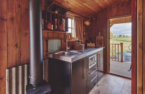 Pembridge Apartment | Big Sky Hideaway - Luxury Cottages
