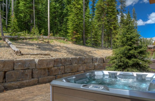 Saddle Ridge Cabin | Big Sky Vacation Rentals: Lodgeside 4B