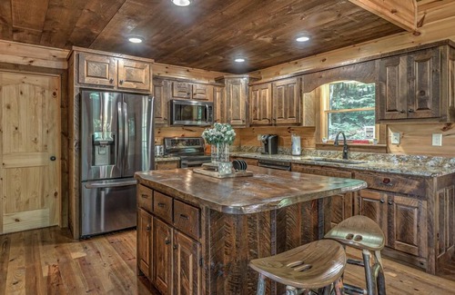 Ridgeline Vistas Cabin | Big View Overlook - Pet Friendly | Hot Tub | Mountain View | Pool Table | Ping Pong
