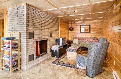 Bigfork House | Bigfork Cabin on Long Lake By Trails and Restaurant!