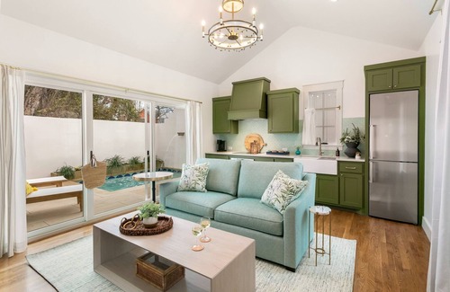 Fredericksburg Cottage | Bijou: Collette | Luxury Cottage | Plunge Pool | Full Kitchen