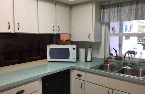 Ormond Beach House | Biketoberfest special!Charming 3Bedroom Pool House by the Beach in Ormond beach