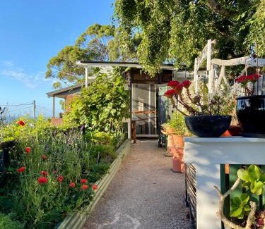 Smithton Villa | Bilbos Cottage at Little Bird