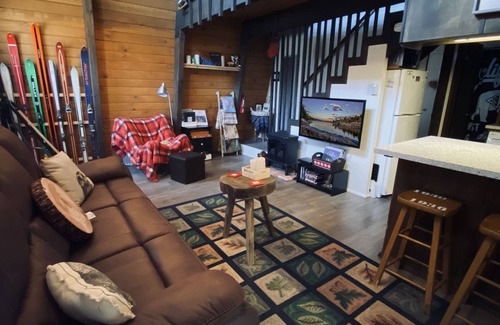 Big Bear City House | Bills Big Bear House - Cozy 2 bedroom, Smart TV, BBQ