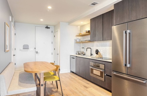 Rainey Street Historic District Condo | Billy by AvantStay | Brand New Condo in Austin w/Amazing Amenities