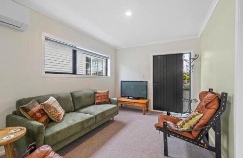 Greytown House | Birch Cottage - Greytown Holiday Home