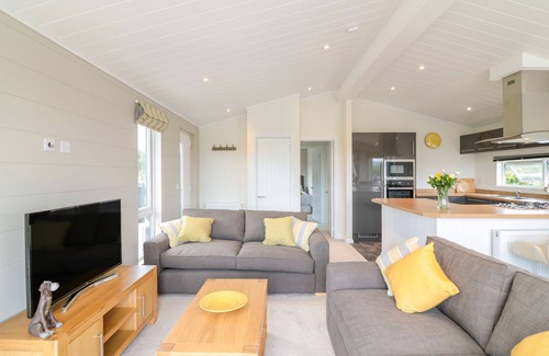 Teigngrace Cottage | BIRCH LODGE, pet friendly, character holiday cottage in Newton Abbot