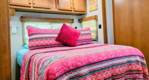 Smithville House | Bird House, Romance Glamping Pup Paradise Near River ADA