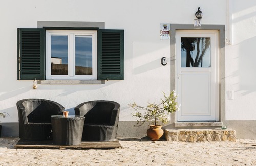 Lourinha Cottage | Bird House - Tranquility and relaxation