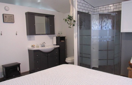 Deerfield Apartment | Bird Lover's Paradise