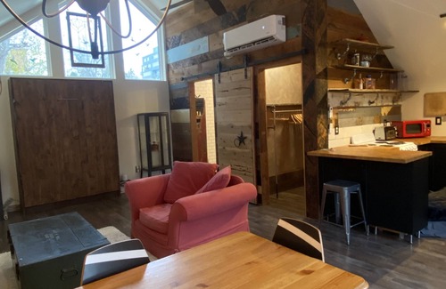 East Central Apartment | Bird's Nest Hideaway University Historic District