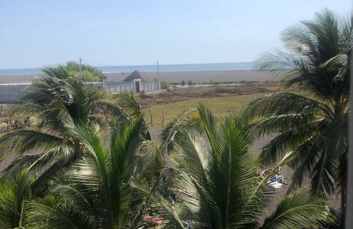 Pacific Coast Ski Chalet | Birds House, Puerto San Jose